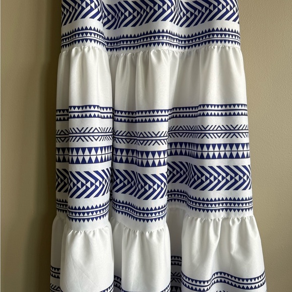 Elegant White and Blue Patterned Maxi Dress XXL - Picture 4 of 7
